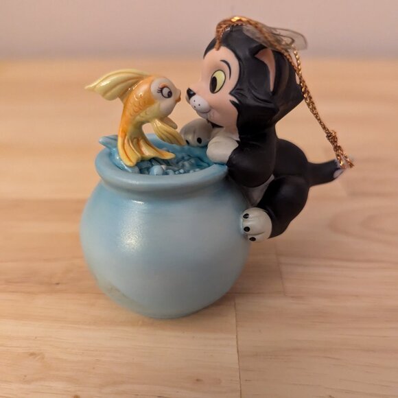 WDCC Figaro and Cleo ornament "Purrfect Kiss" from Pinocchio new in Box with COA - Picture 3 of 12